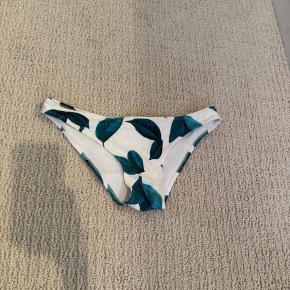 Cupshe Palm Leaf Wrap Bikini Set - Picture 4 of 5